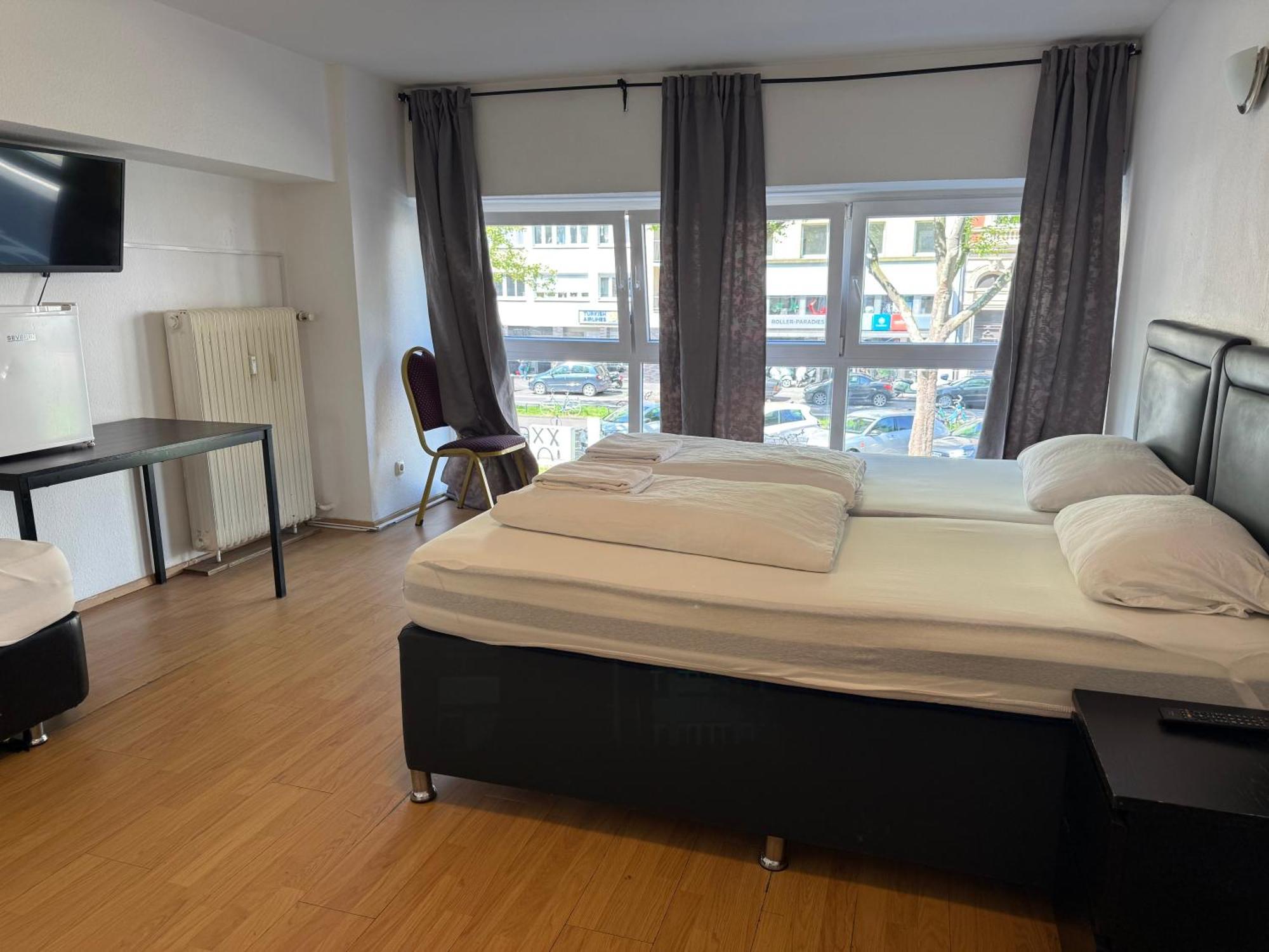 קלן Hotel Garni Emir מראה חיצוני תמונה