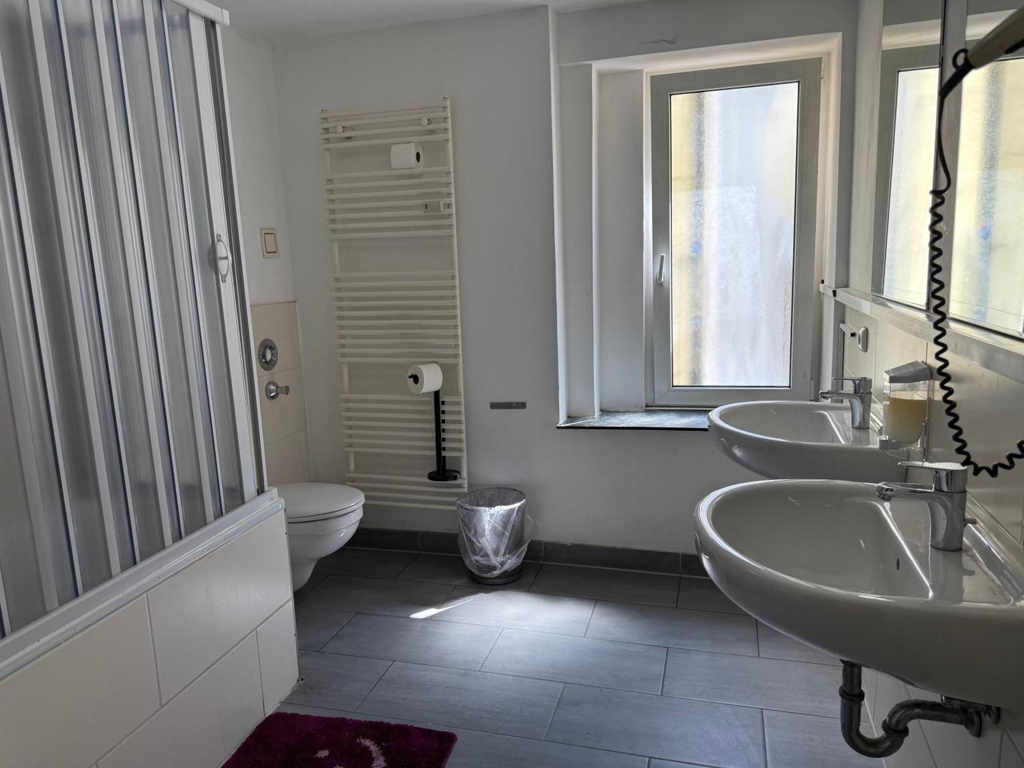 קלן Hotel Garni Emir מראה חיצוני תמונה