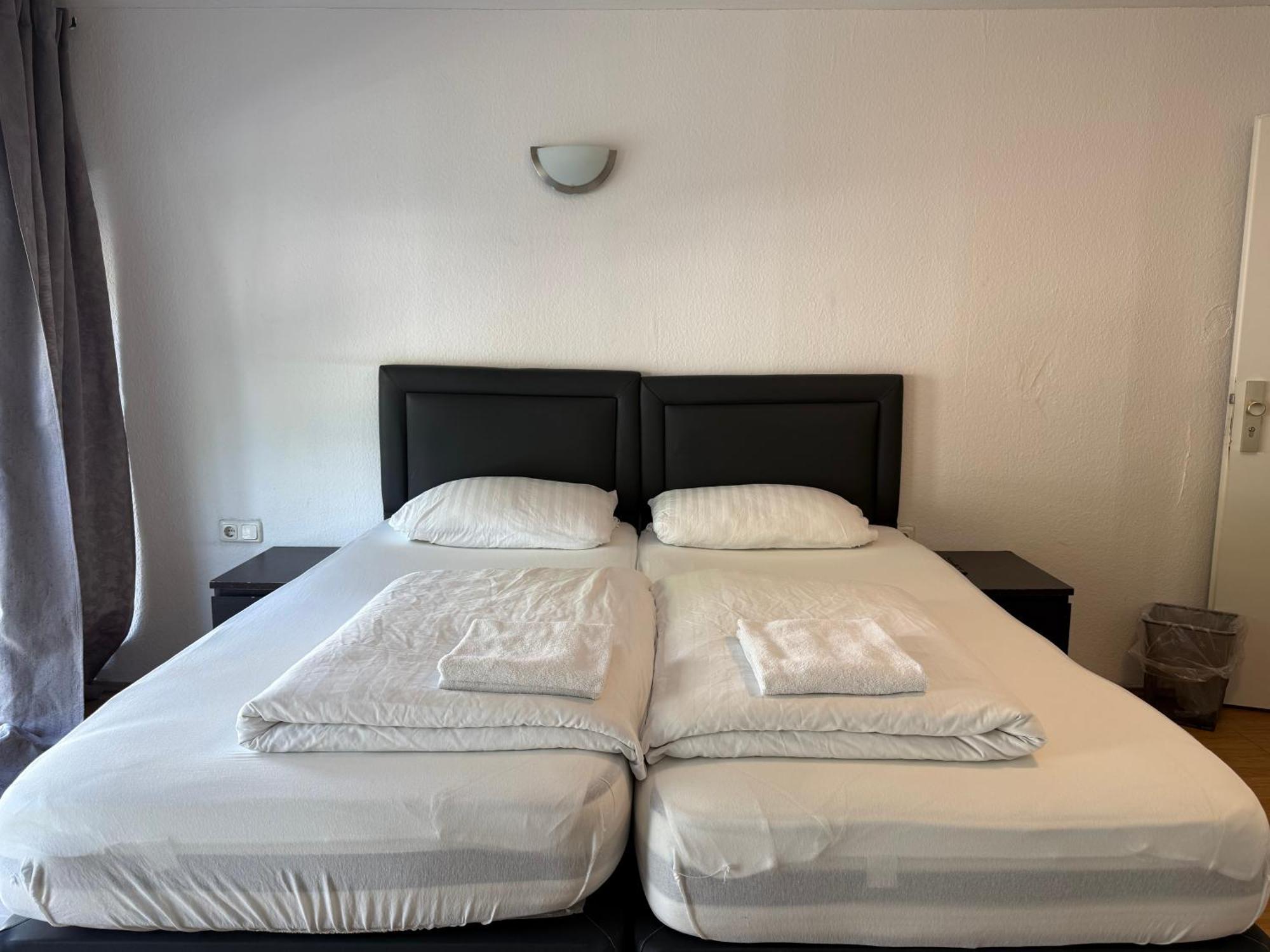 קלן Hotel Garni Emir מראה חיצוני תמונה