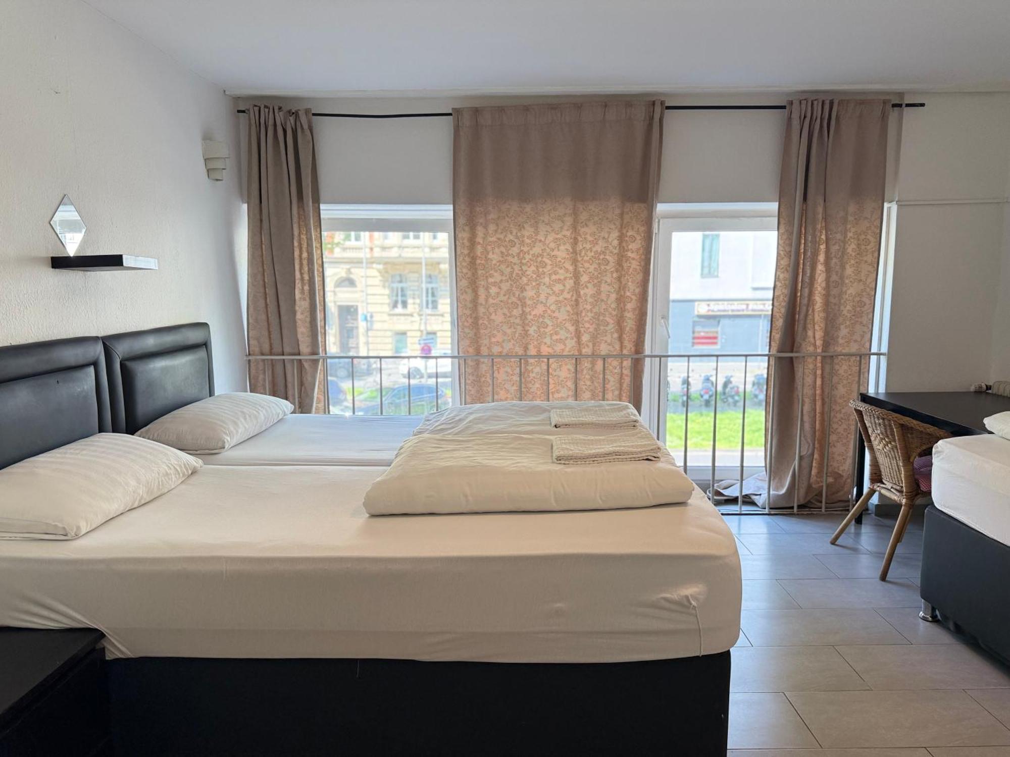 קלן Hotel Garni Emir מראה חיצוני תמונה