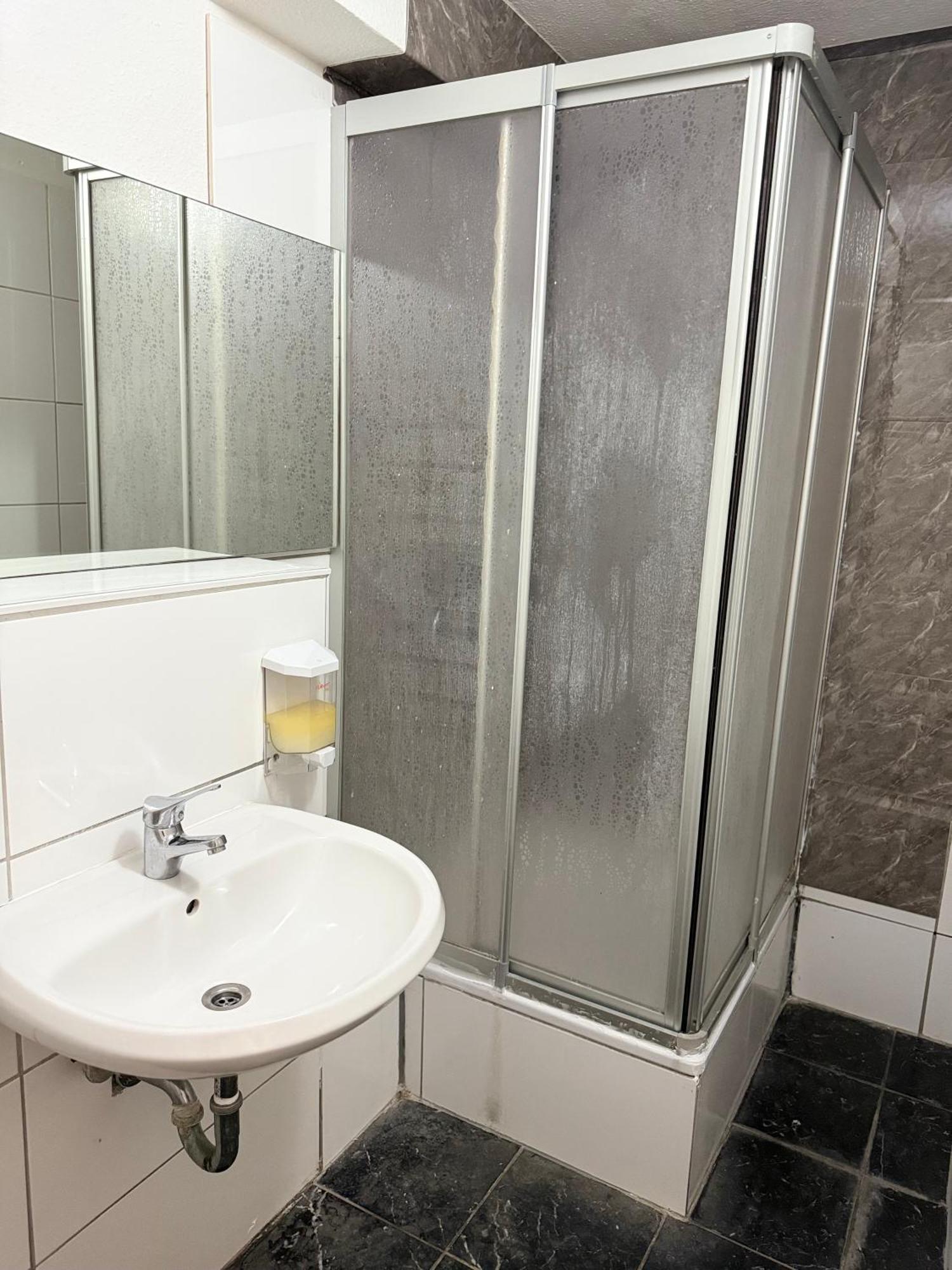 קלן Hotel Garni Emir מראה חיצוני תמונה