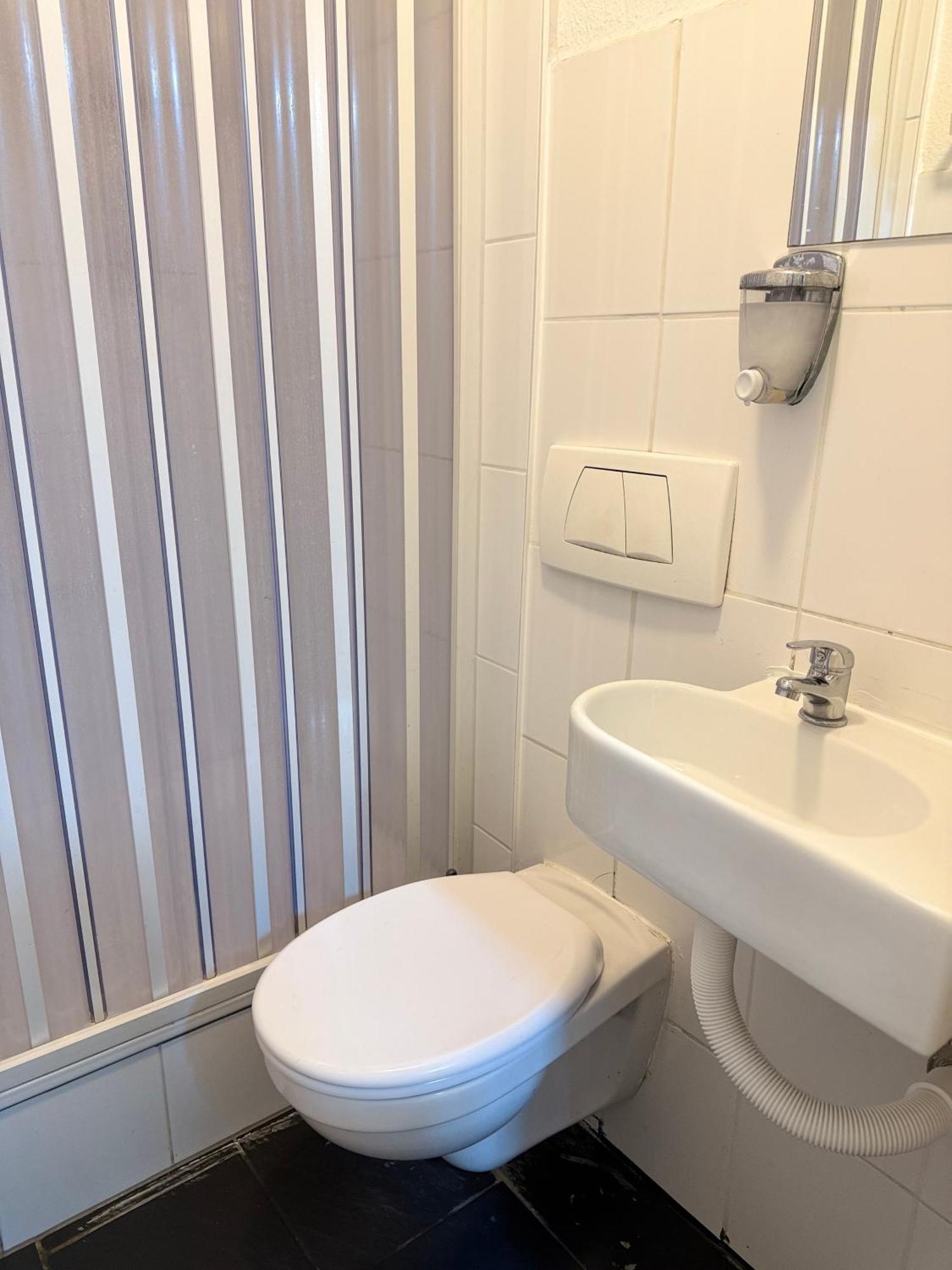 קלן Hotel Garni Emir מראה חיצוני תמונה