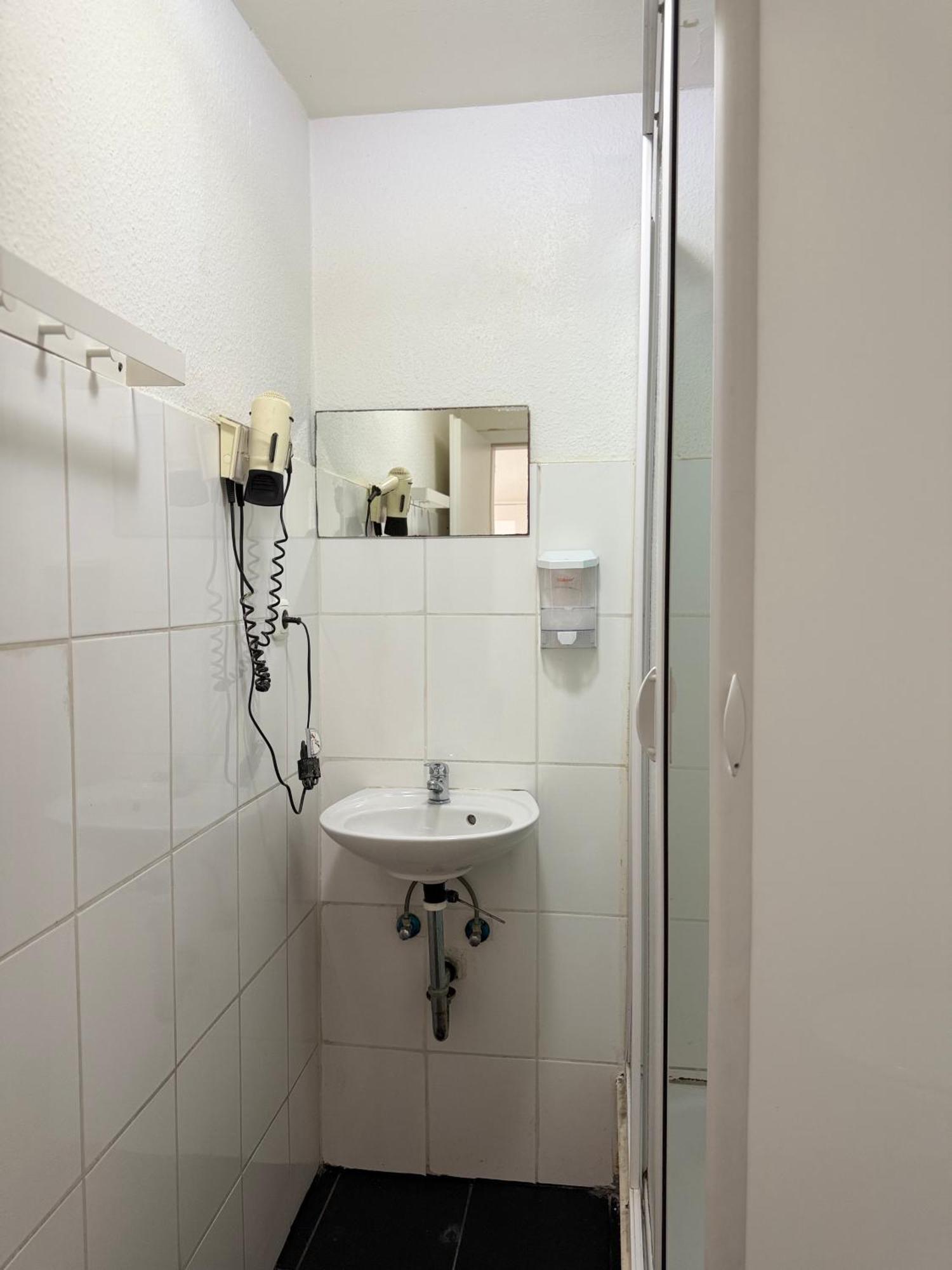 קלן Hotel Garni Emir מראה חיצוני תמונה