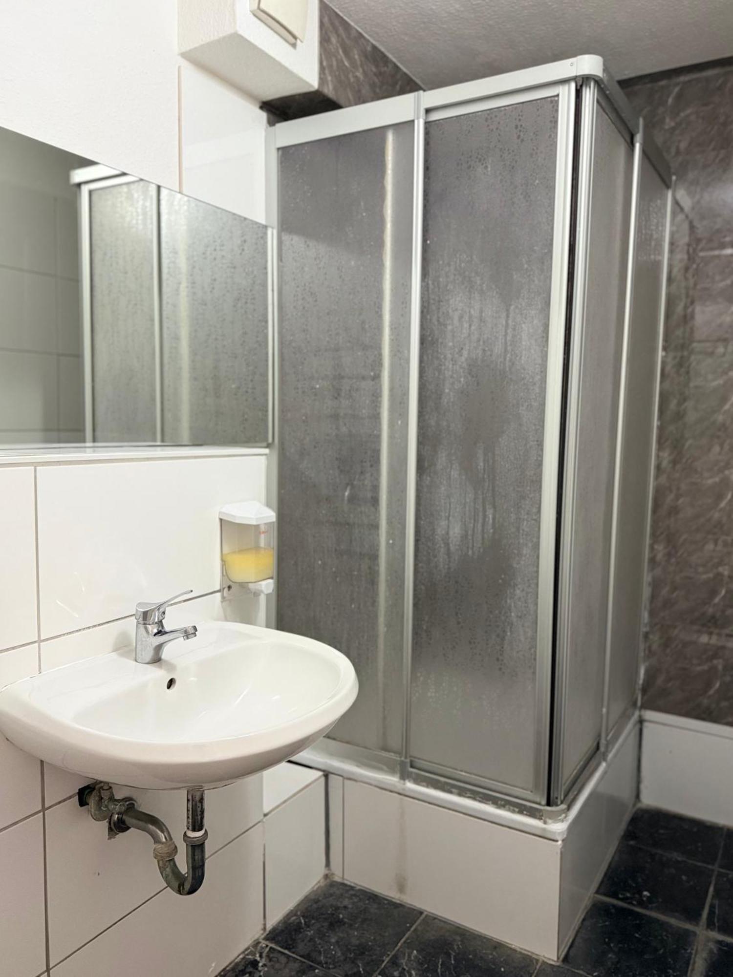קלן Hotel Garni Emir מראה חיצוני תמונה