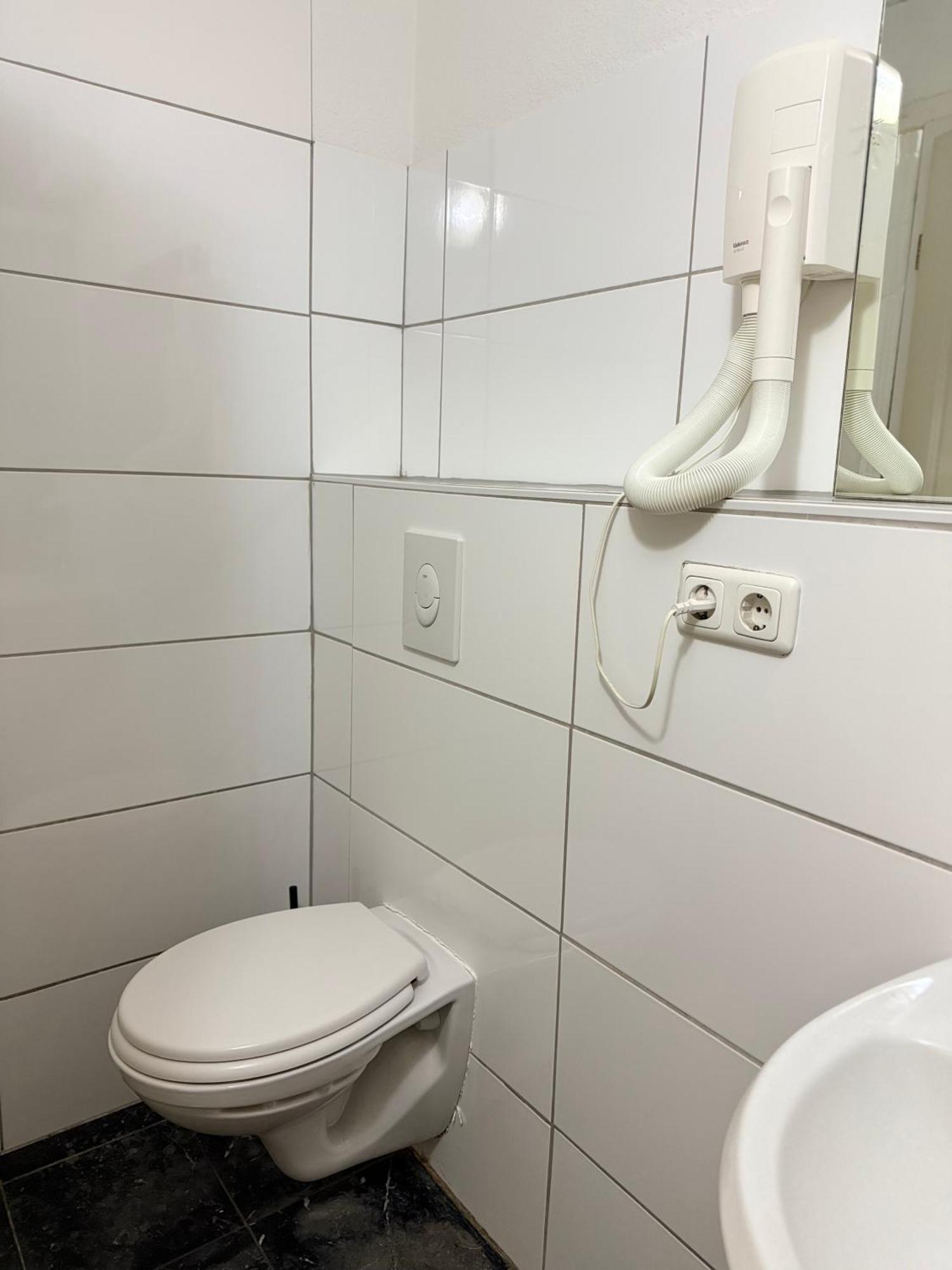 קלן Hotel Garni Emir מראה חיצוני תמונה