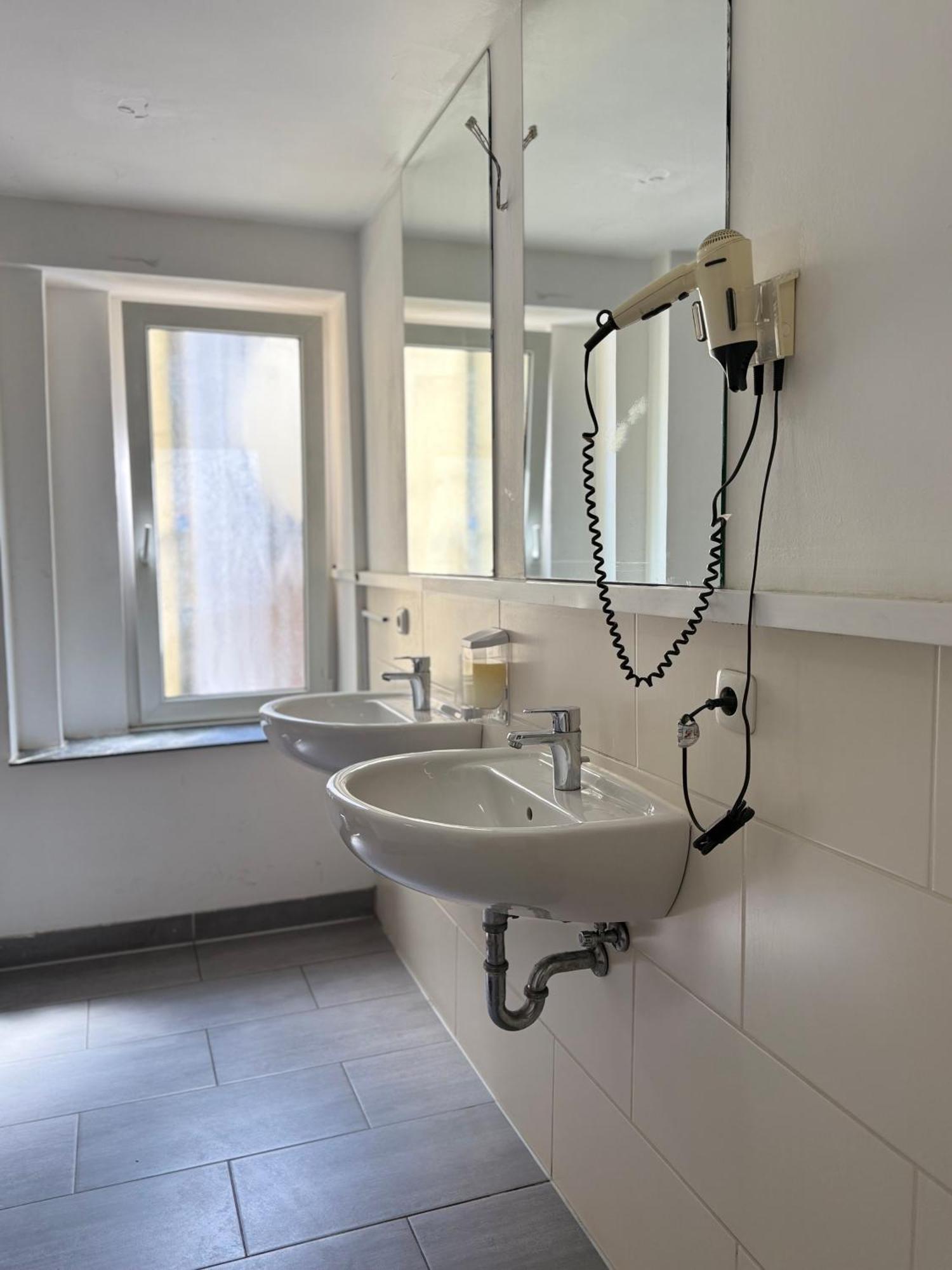 קלן Hotel Garni Emir מראה חיצוני תמונה